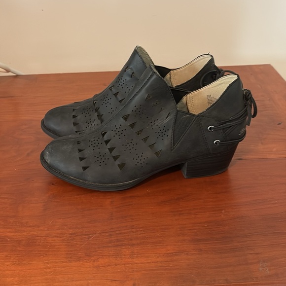 JBU by Jambu Black Laser Cut Western Ankle Boots Block Heel 8 - Picture 4 of 7